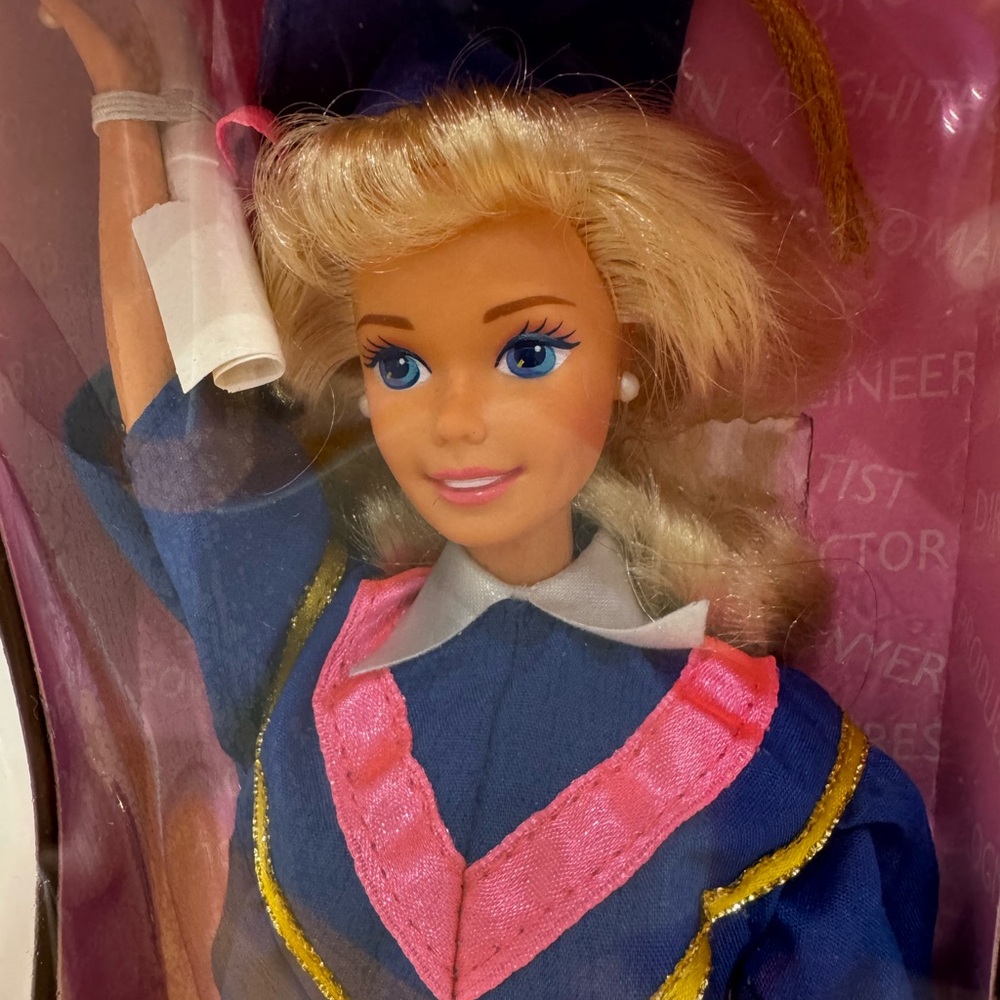 Barbie Graduation 1996 Doll in Blue and Pink NIB - Picture 4 of 7